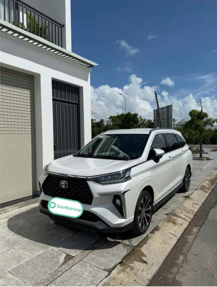 TOYOTA VELOZ CROSS