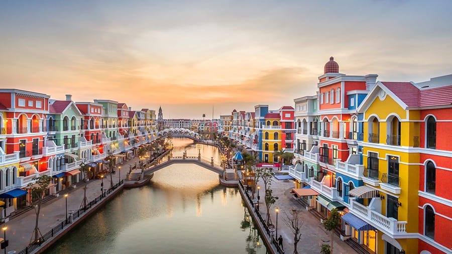 Grand World Phú Quốc 2025: Giá Vé, Lịch Trình & 12 Trải Nghiệm Không Thể Bỏ