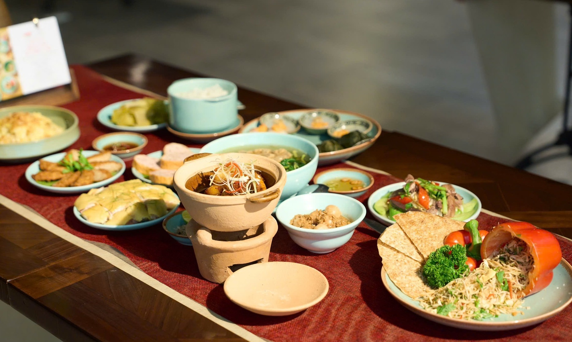 Ngon Garden Hà Nội, nhà hàng Michelin Selected với mâm cơm ba miền.
