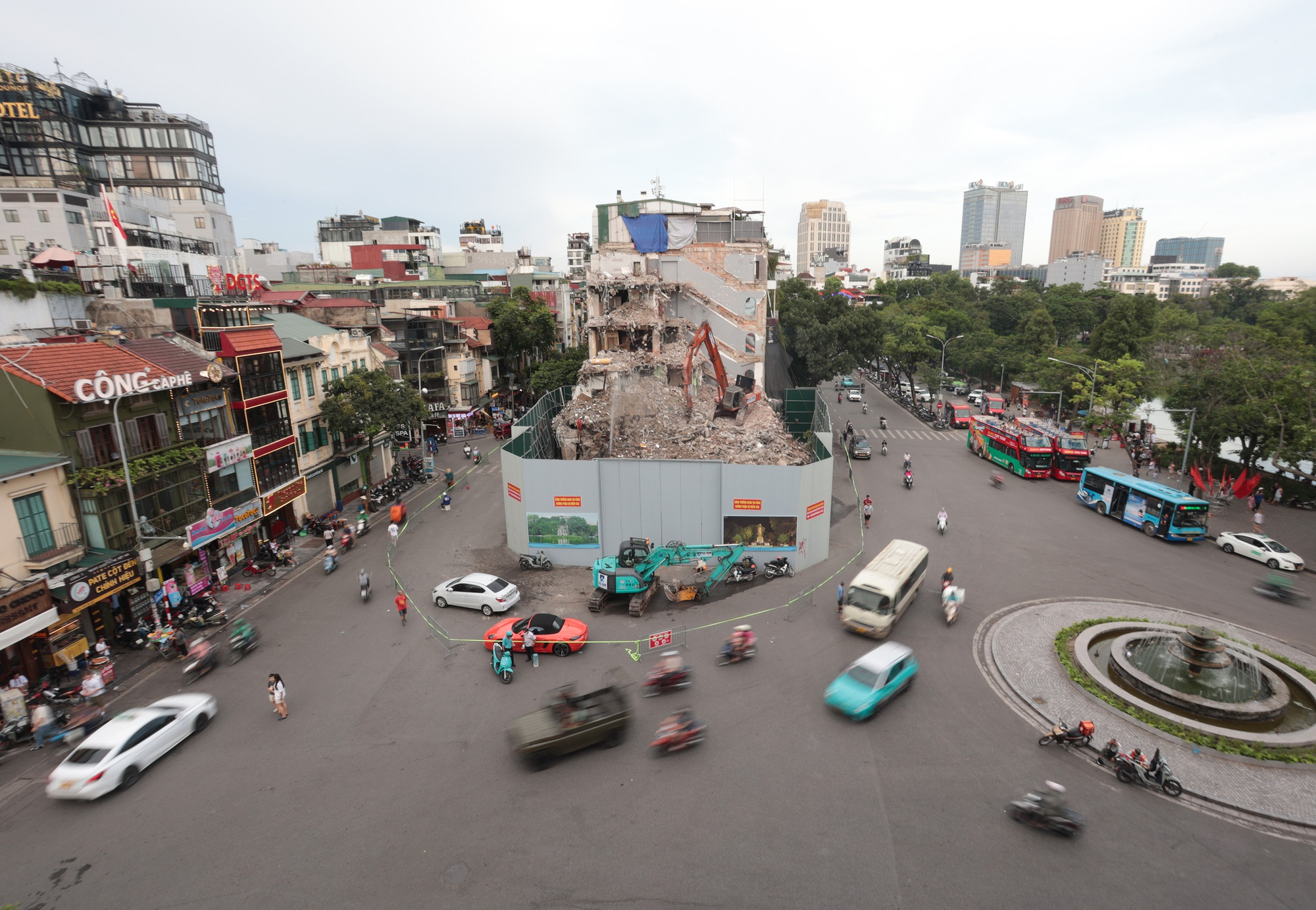 Phá Dỡ Hàm Cá Mập