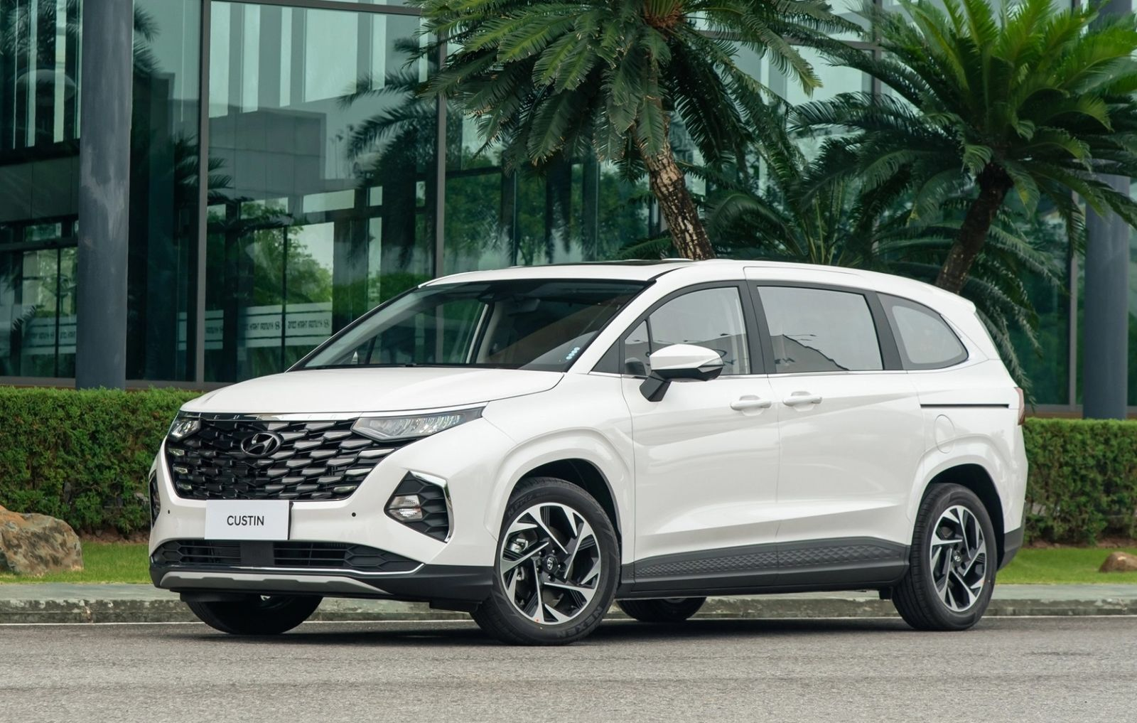 Hyundai Custin – MPV dưới 1 tỷ đáng mua