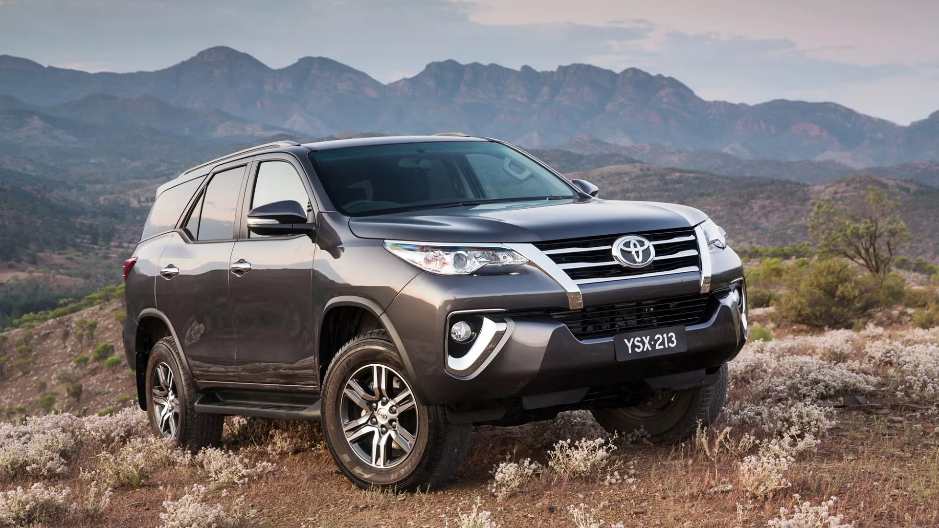 Toyota Fortuner – SUV 7 chỗ bền bỉ hơn 1 tỷ