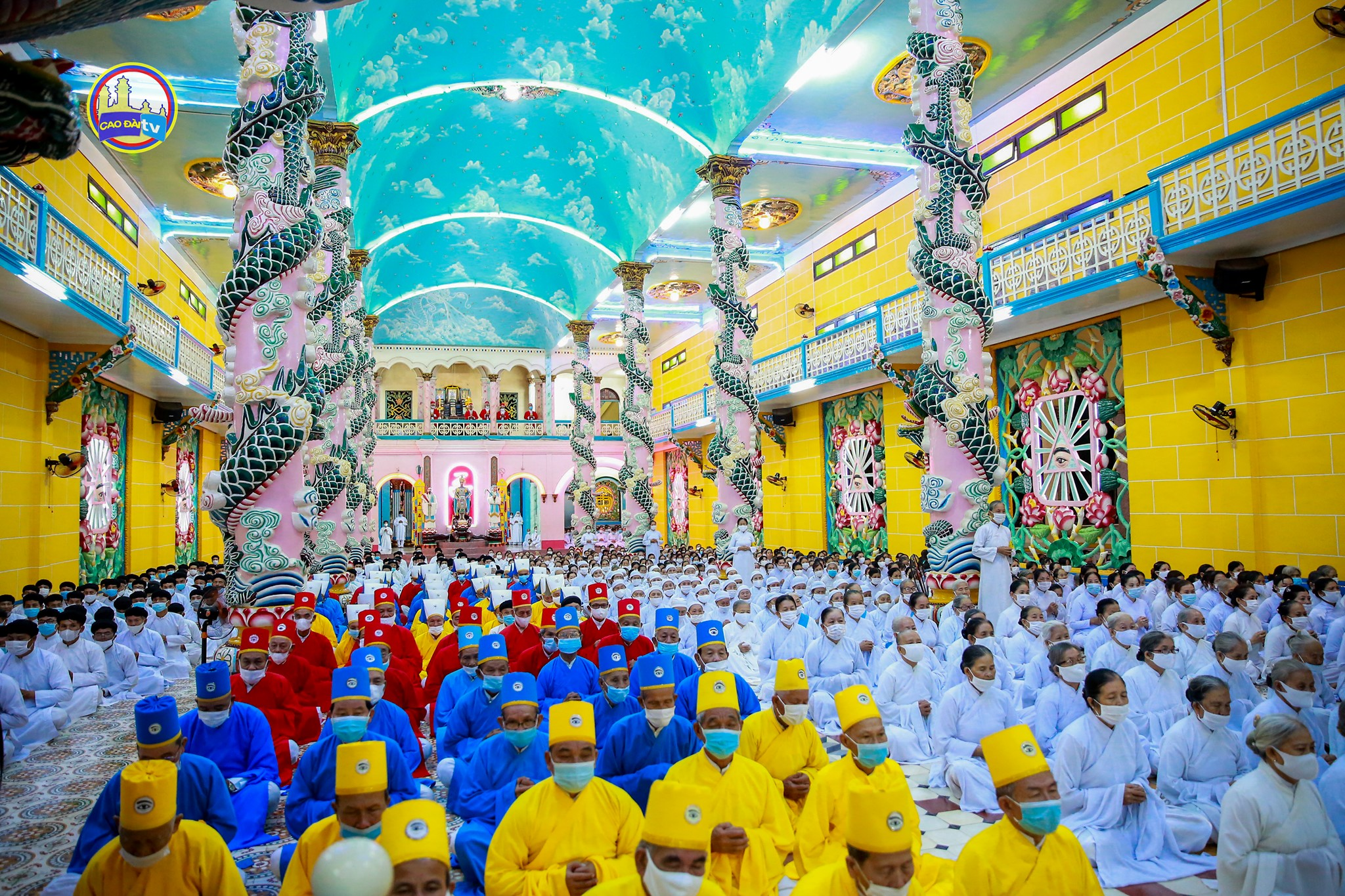 địa điểm du lịch Tòa Thánh Tây Ninh trong lịch trình 2 ngày 1 đêm