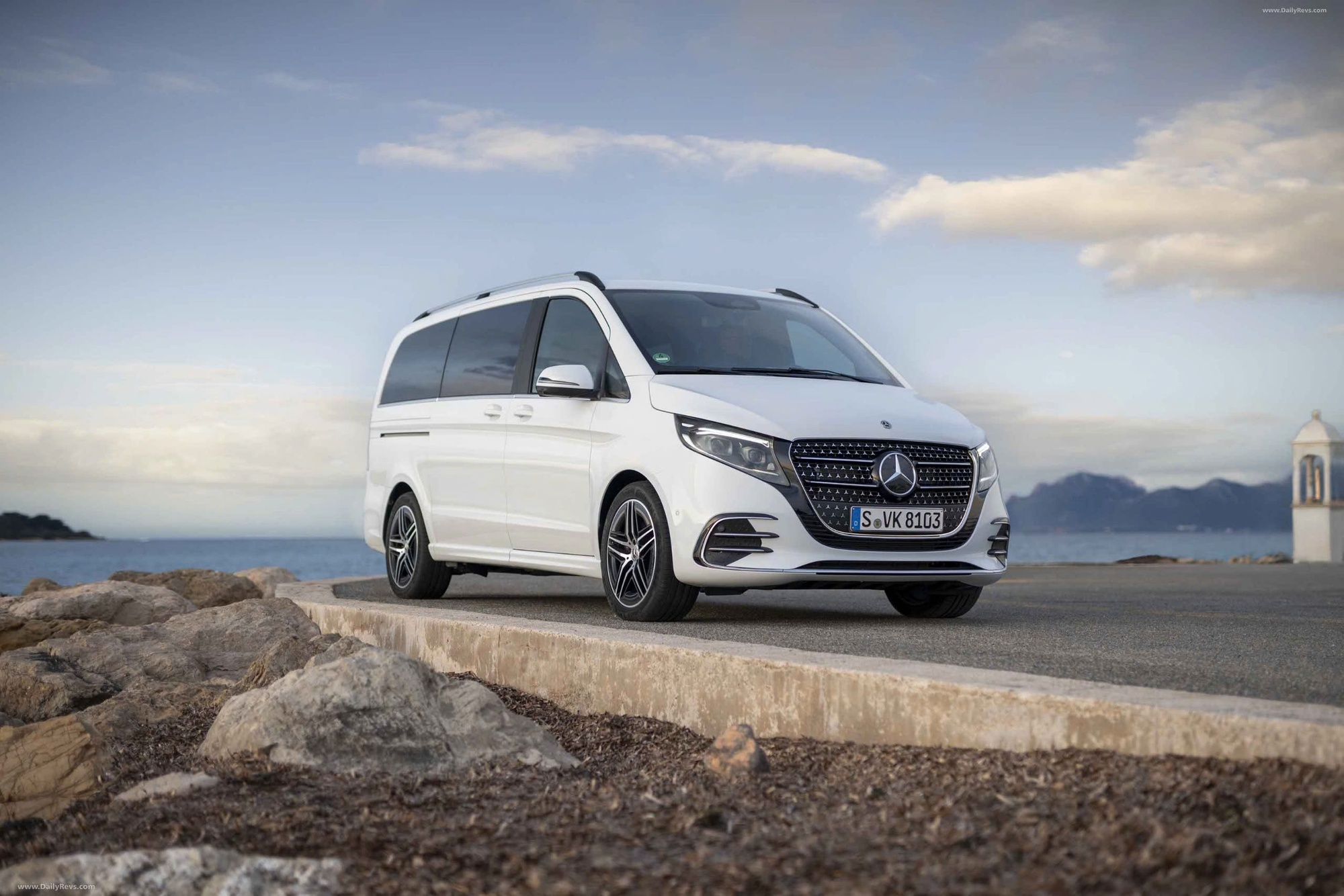 Thiết kế ngoại thất Mercedes V-Class 2025.