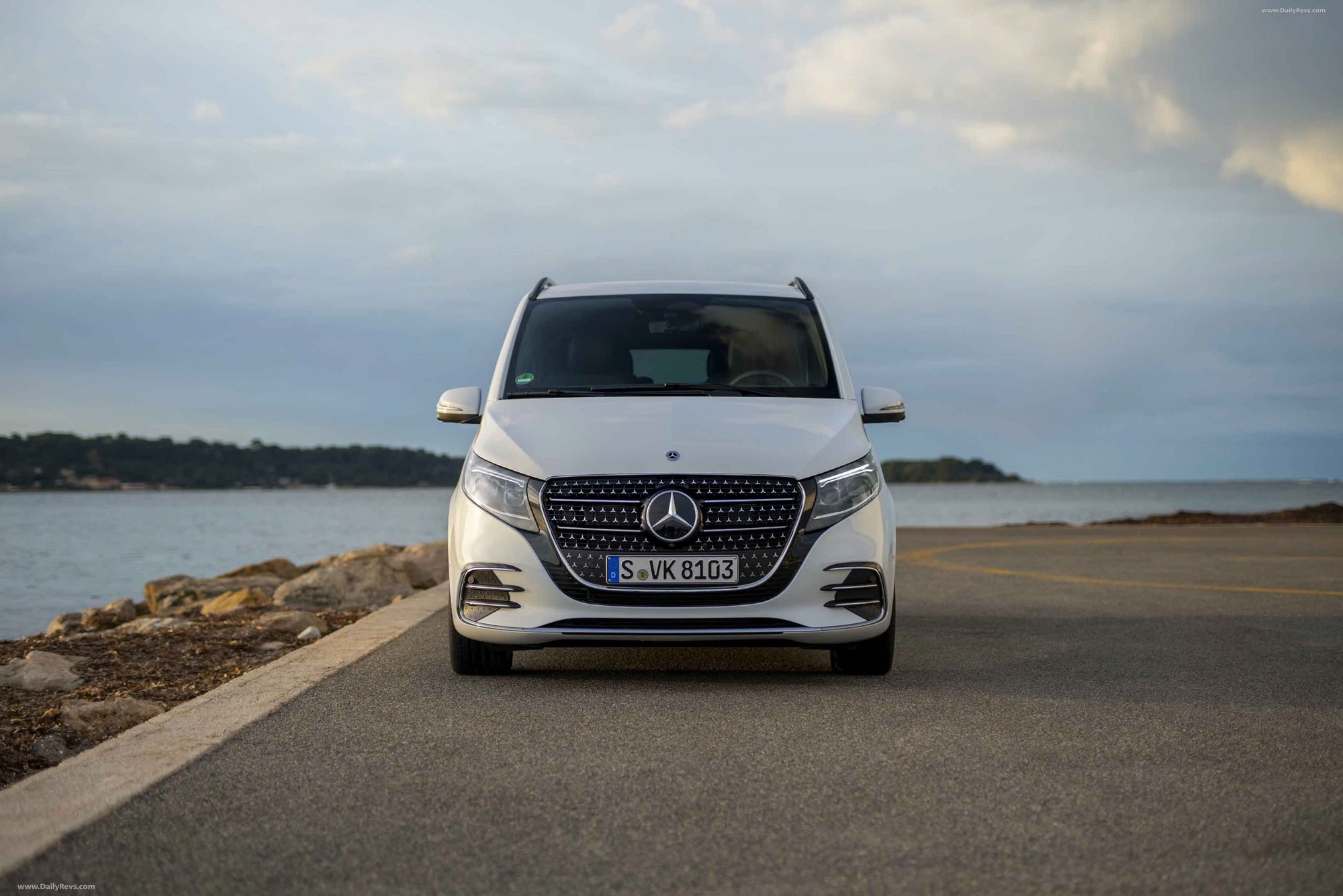 Ngoại thất Mercedes V-Class 2025 AMG
