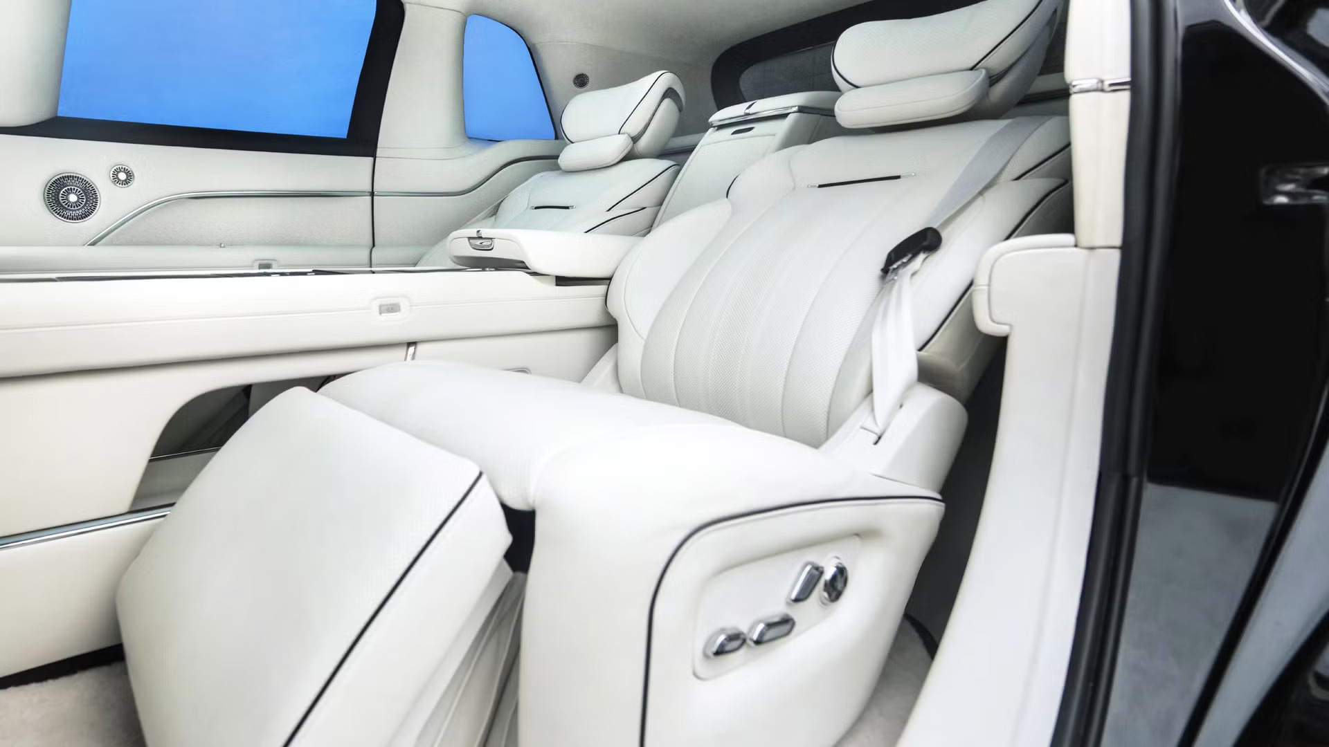  Nội thất siêu sang Dreame SUV REEV 2027