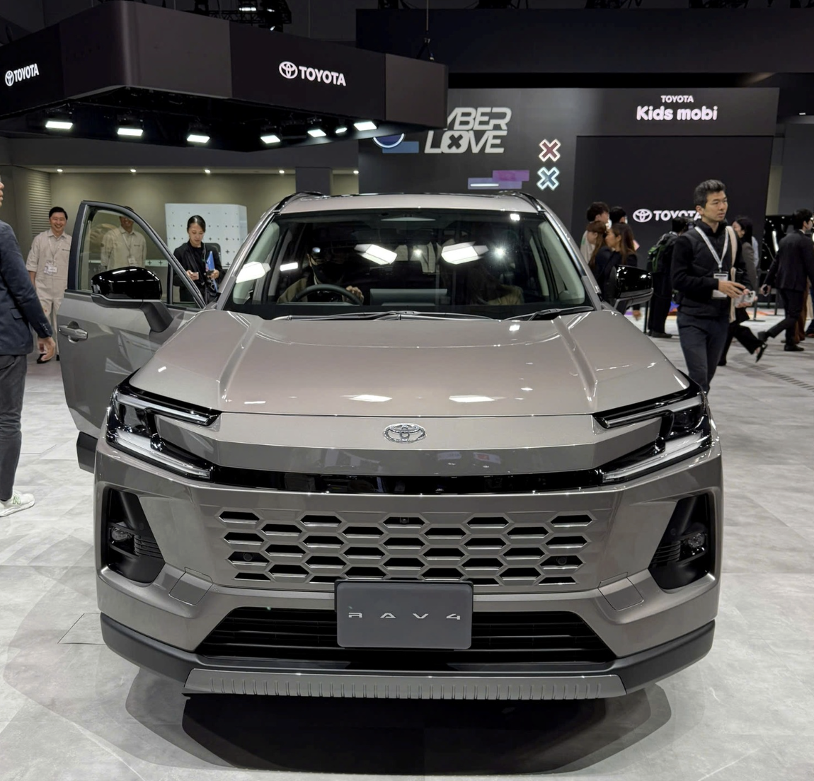 Toyota RAV4 2026: Sức Mạnh Plug-in Hybrid