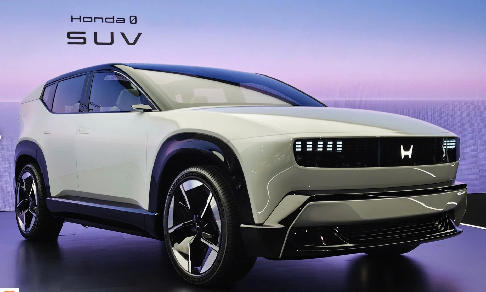 Xe được phát triển theo triết lý “Thin, Light, Wise” (Mỏng, Nhẹ, Thông minh)