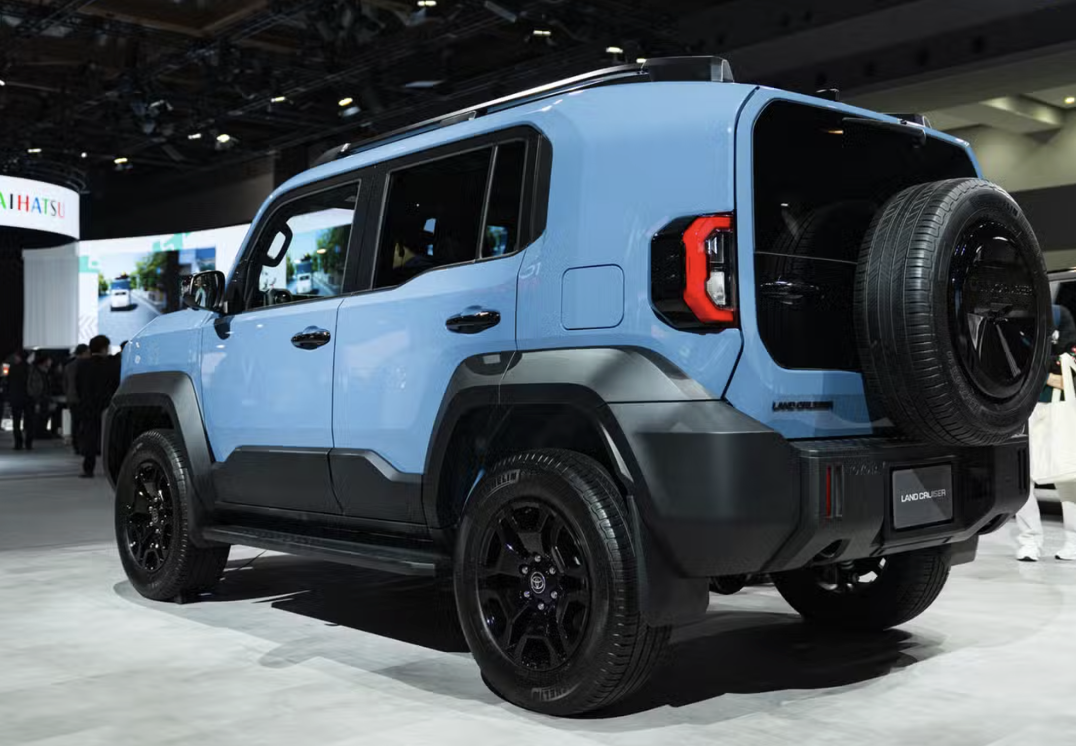 Toyota Land Cruiser FJ sử dụng động cơ 2.7L, 160 mã lực, hộp số tự động 6 cấp