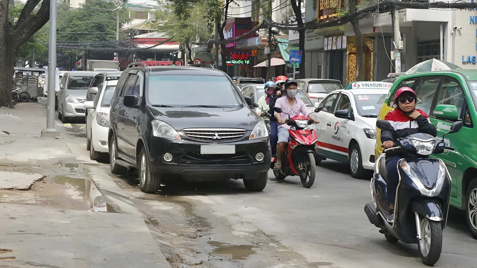 Lỗi trừ 2 điểm GPLX ô tô dừng đỗ sai quy định 2025