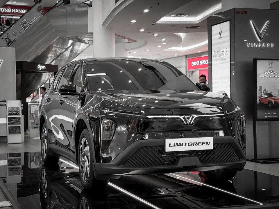 Khung gầm và hệ thống lái VinFast Limo Green