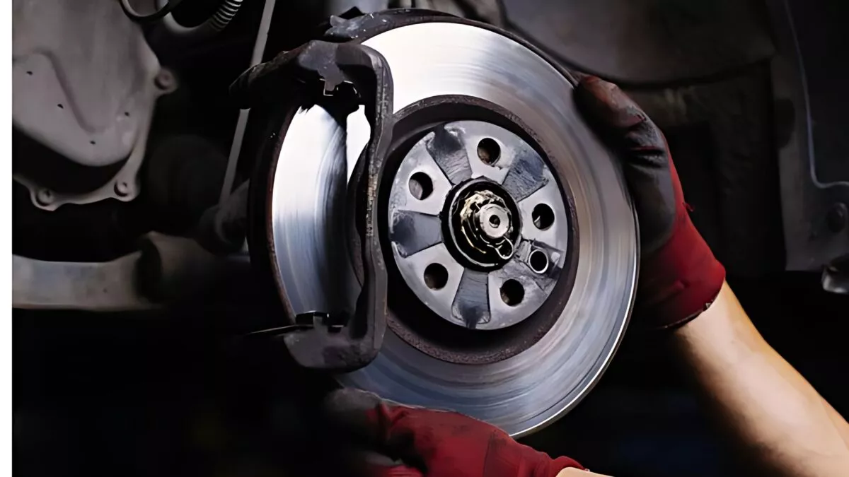 Lỗi phanh ô tô phổ biến như tiếng kêu và hiệu suất giảm.