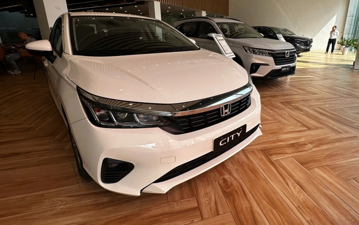 Showroom ô tô sôi động với các chương trình ưu đãi mua xe trước Tết 2026.
