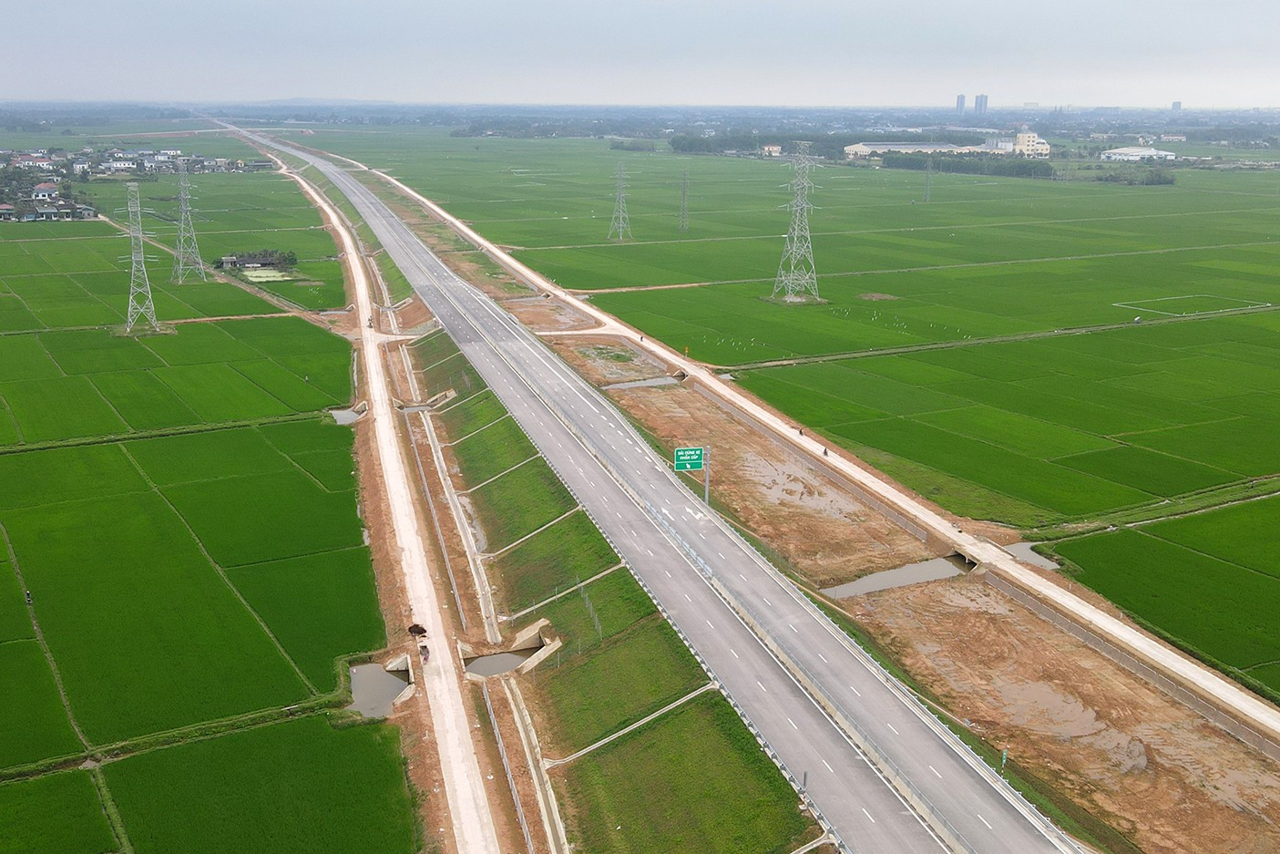 Vì Sao Hà Tĩnh Cần Mở Rộng Quốc Lộ 1?
