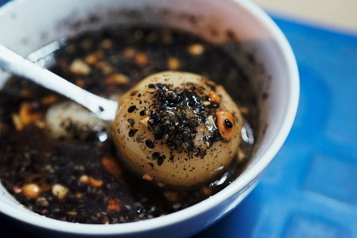 Bát bánh trôi tàu nóng hổi với nước gừng tại Bát Đàn, món tráng miệng mùa thu Hà Nội.