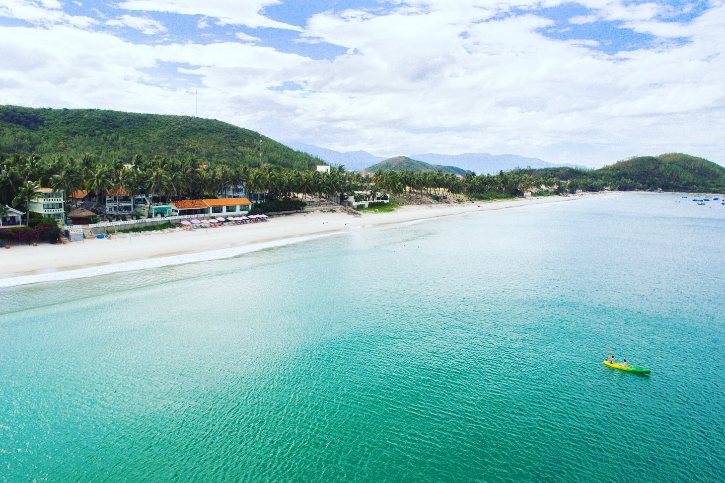 Bãi Dốc Lết – bãi biển hoang sơ lý tưởng cho gia đình ở Nha Trang.