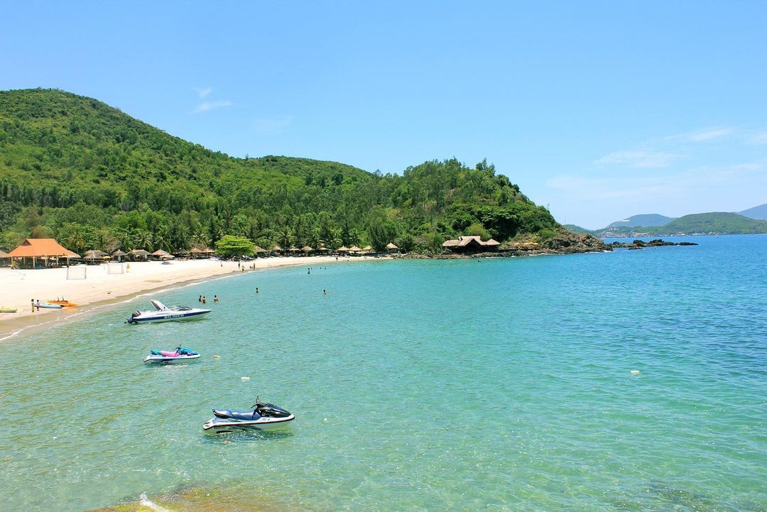 Bãi Nhũ Tiên – bãi biển hoang sơ yên tĩnh tại Nha Trang.