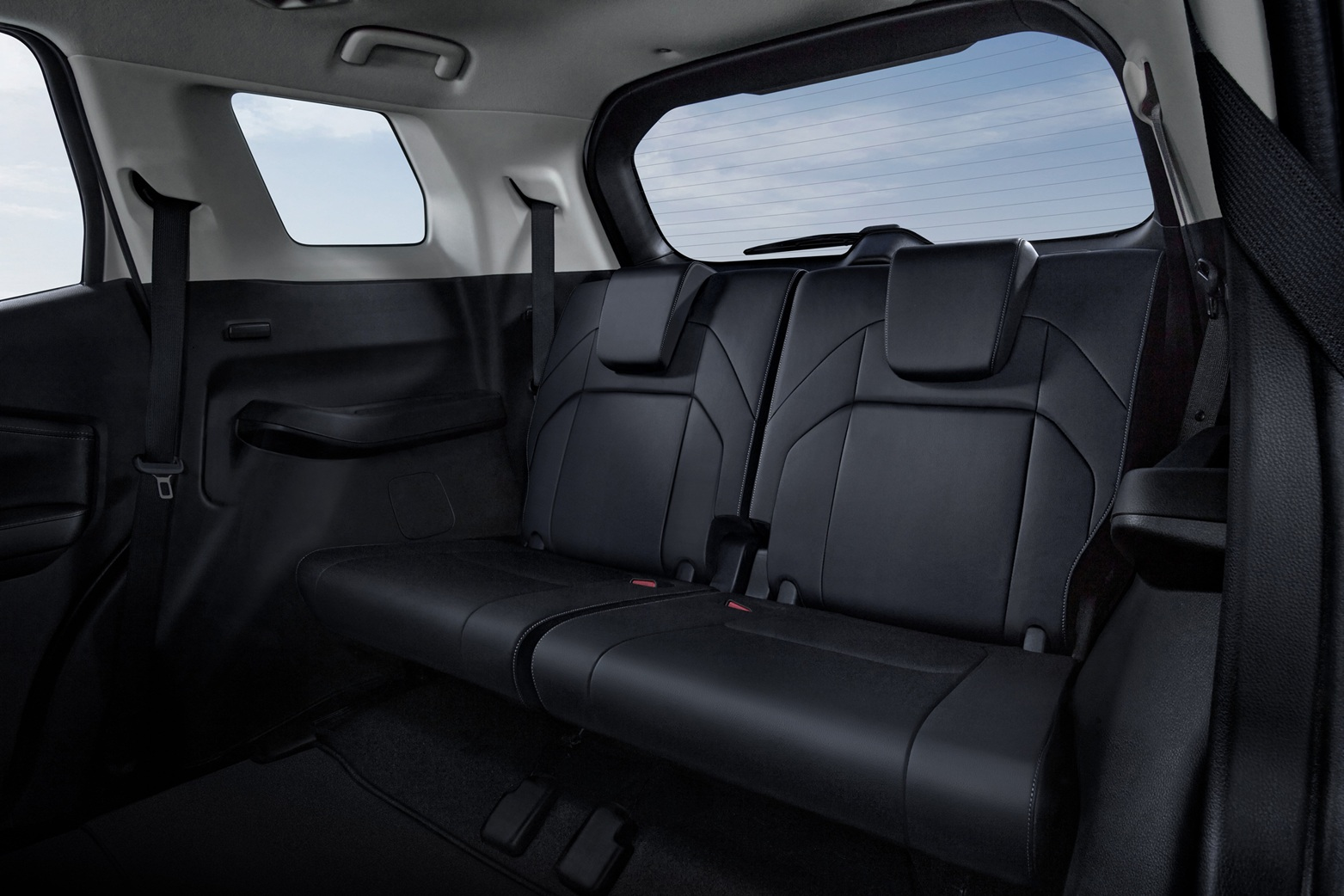 Nội thất và tiện nghi Mitsubishi Destinator