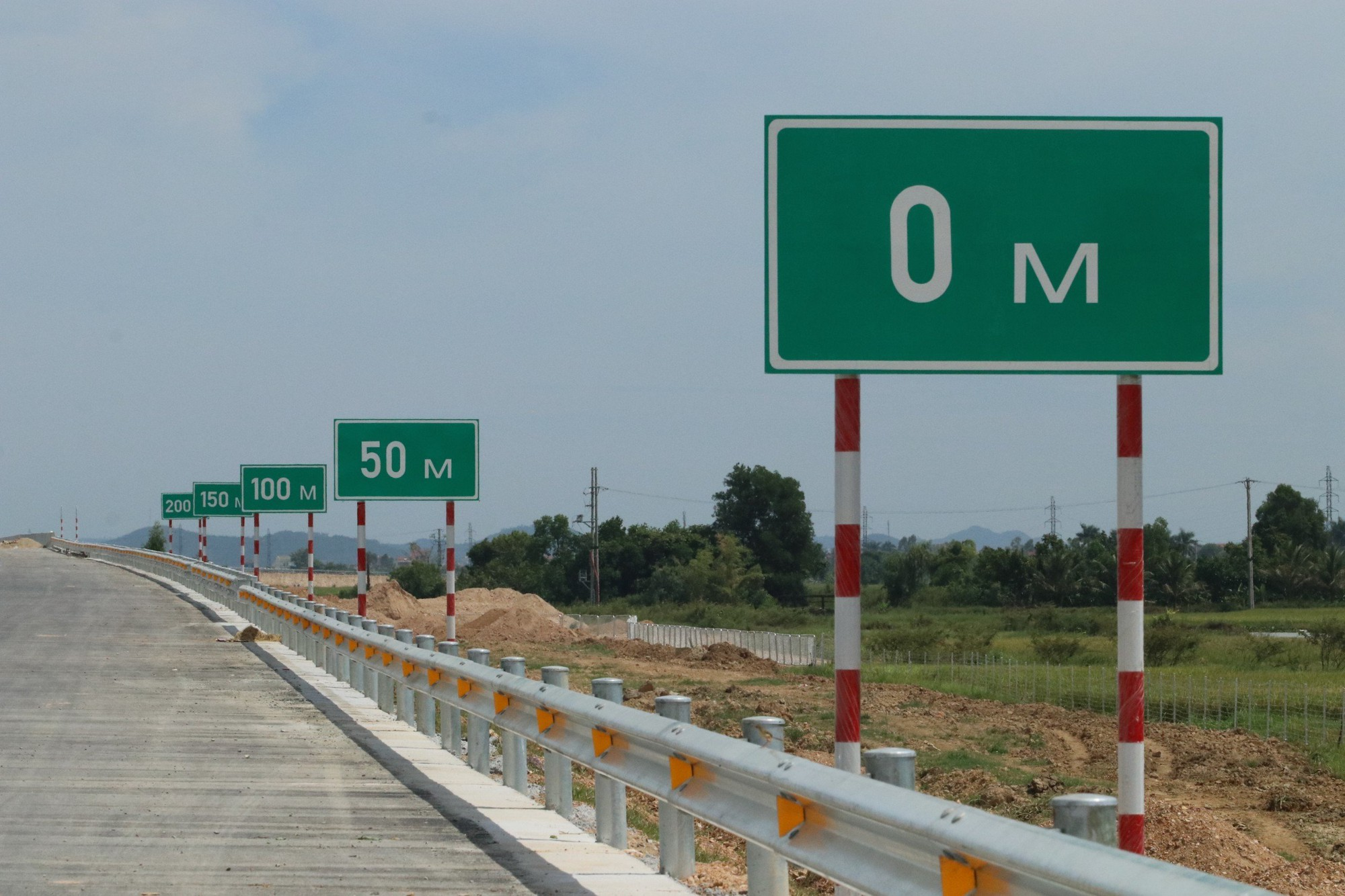 Biển giới hạn khoảng cách xe trên cao tốc Việt Nam 2025