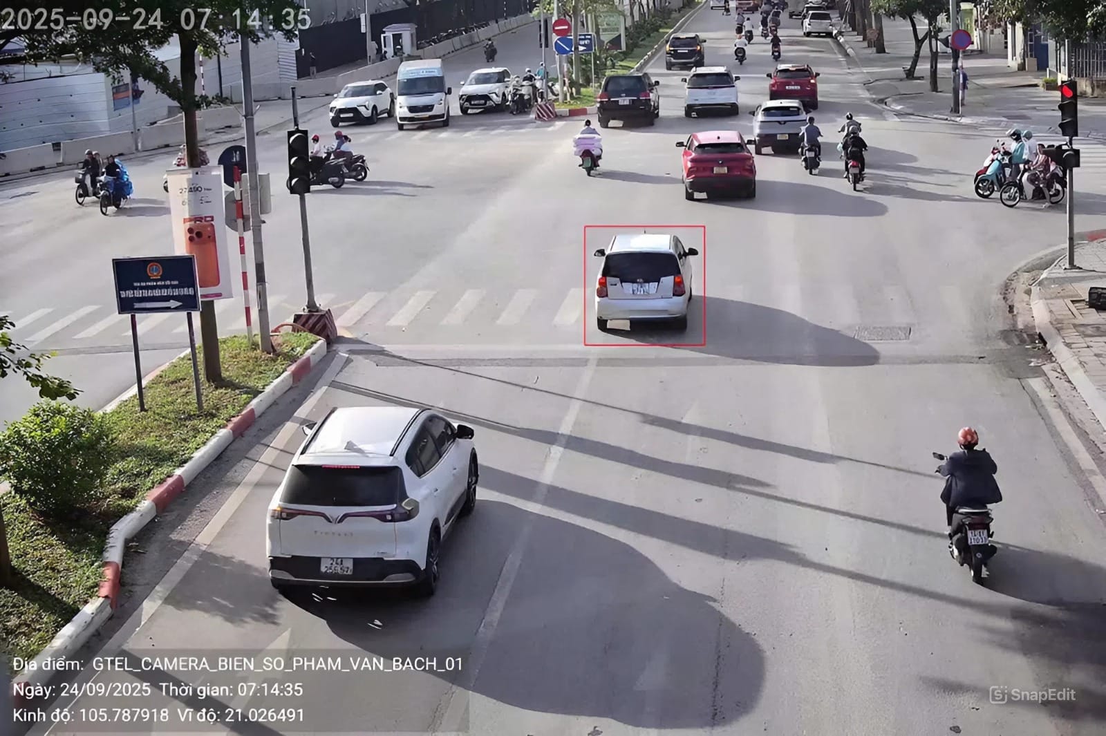 Lỗi trừ 4 điểm GPLX ô tô vượt đèn đỏ 2025