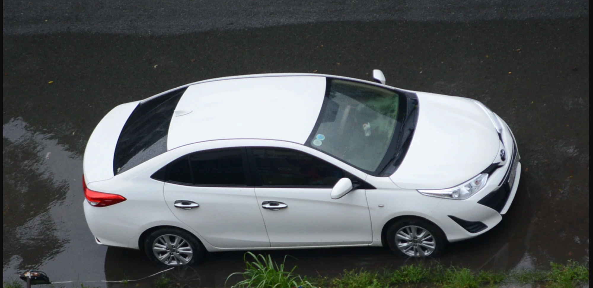 7 Kỹ Năng Lái Xe Gầm Thấp Qua Đường Ngập