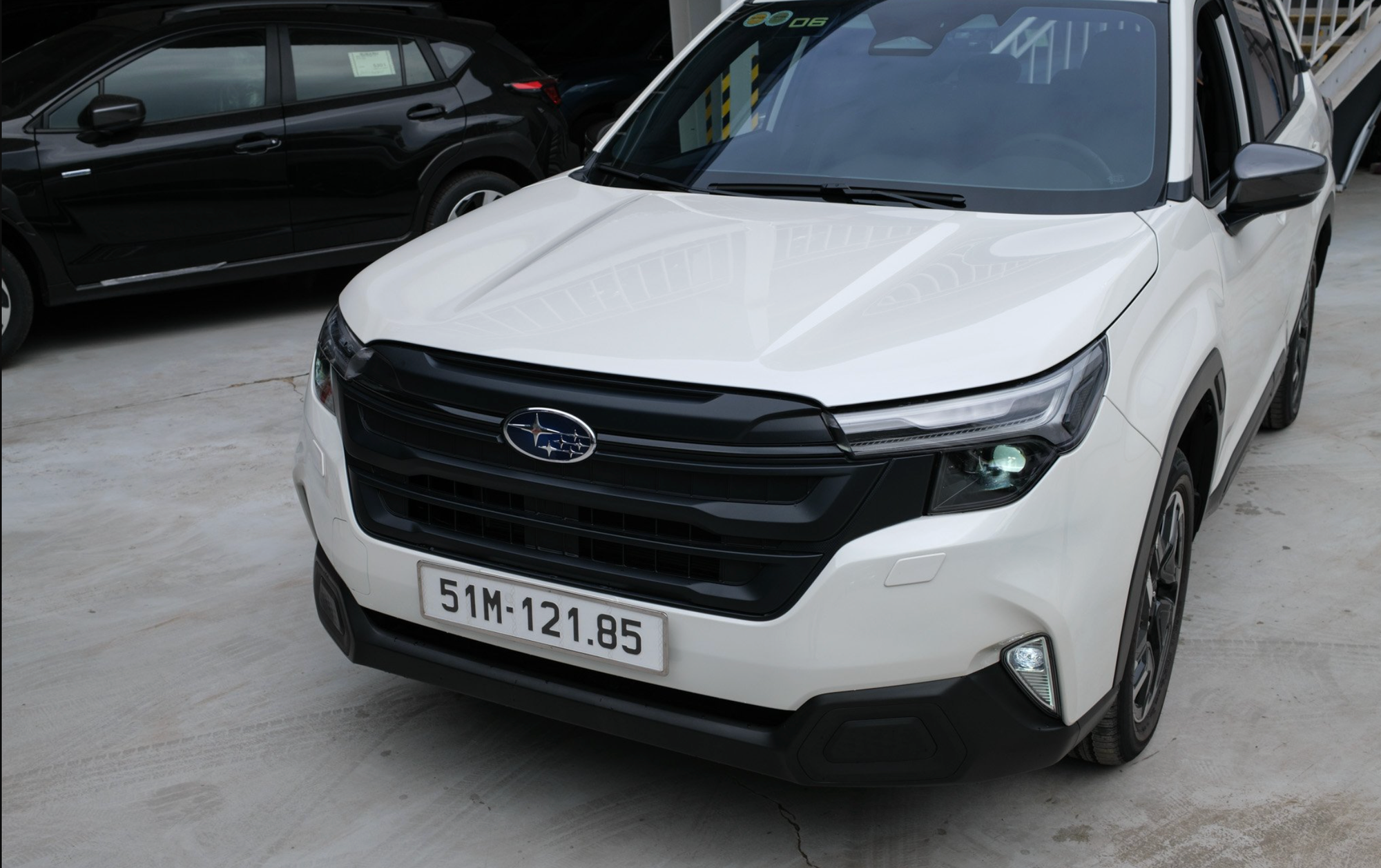 Thiết kế đầu xe: Phần đầu xe được "cắt gọt" mềm mại, liền lạc hơn