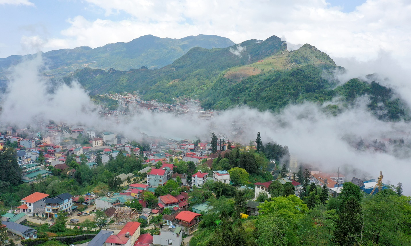 Sapa – Săn mây, tắm lá thuốc và ôm trọn núi rừng