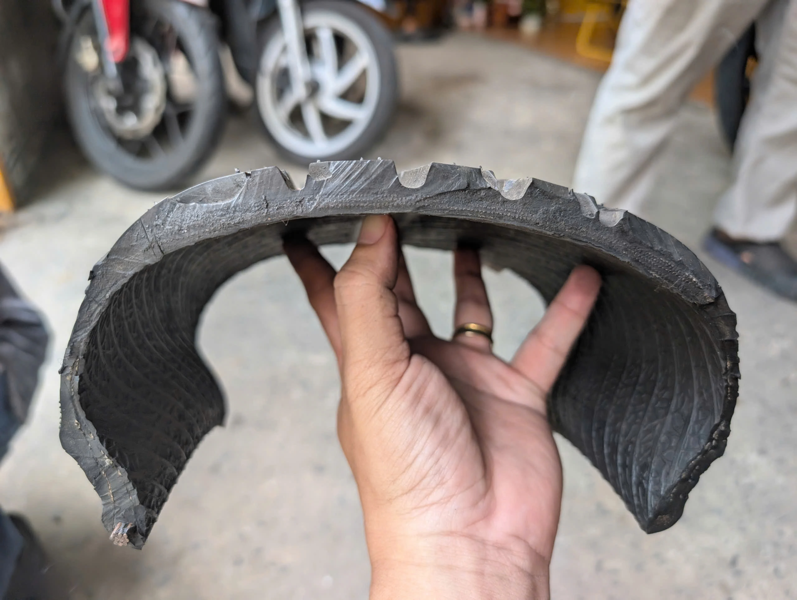 Cấu tạo lốp ô tô: Mỗi khu vực mang nhiệm vụ khác nhau