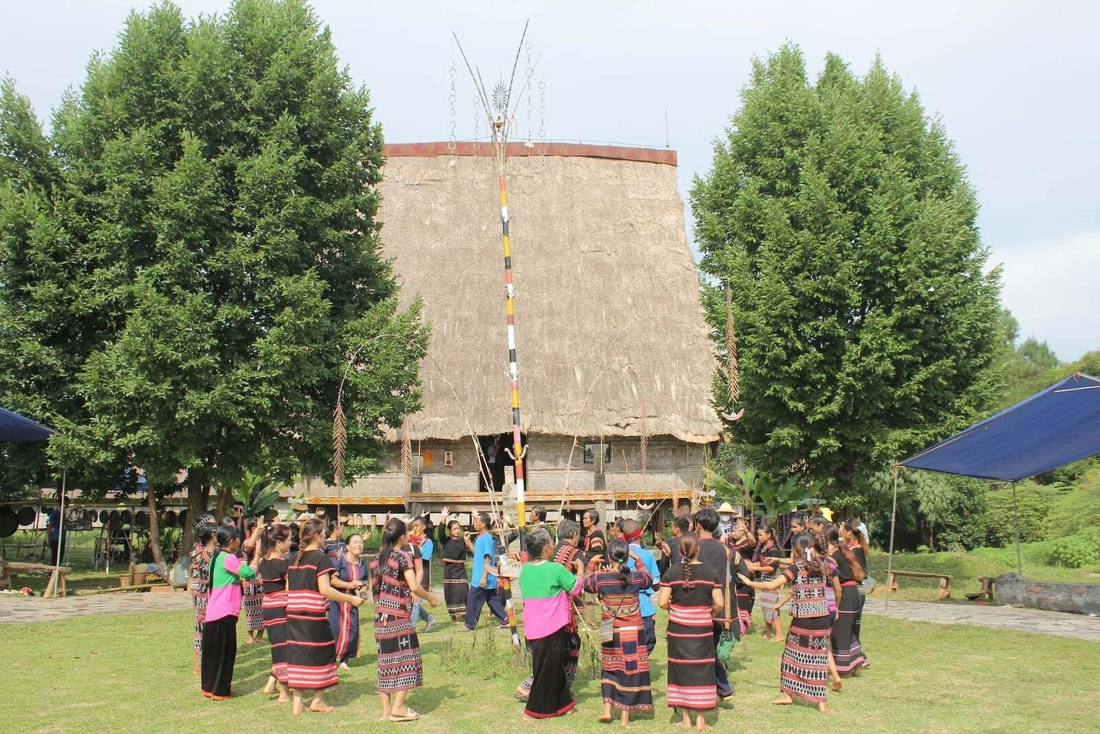 Làng Văn hóa – Du lịch các dân tộc Việt Nam