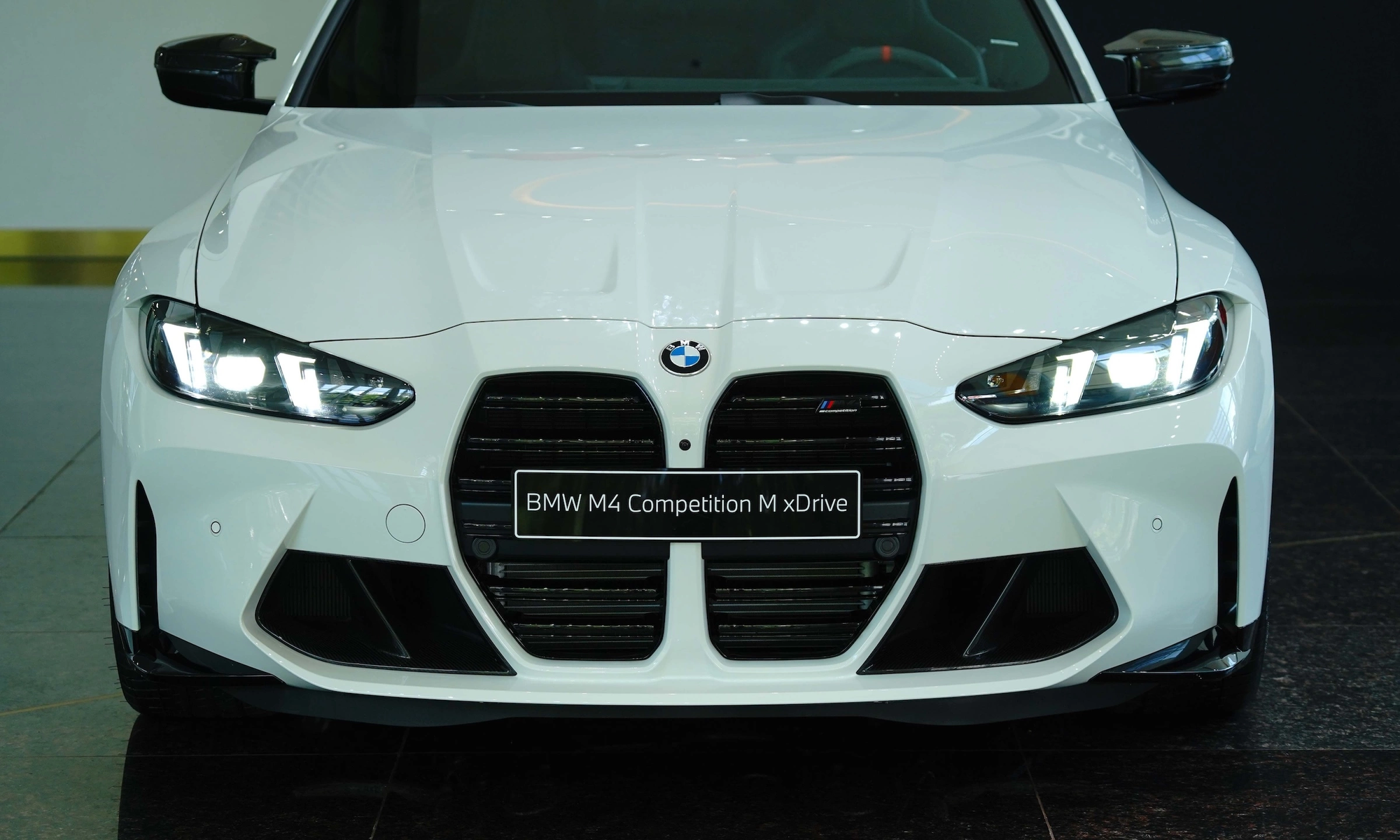 hình ảnh chi tiết BMW M4 Competition 2025 ngoại thất