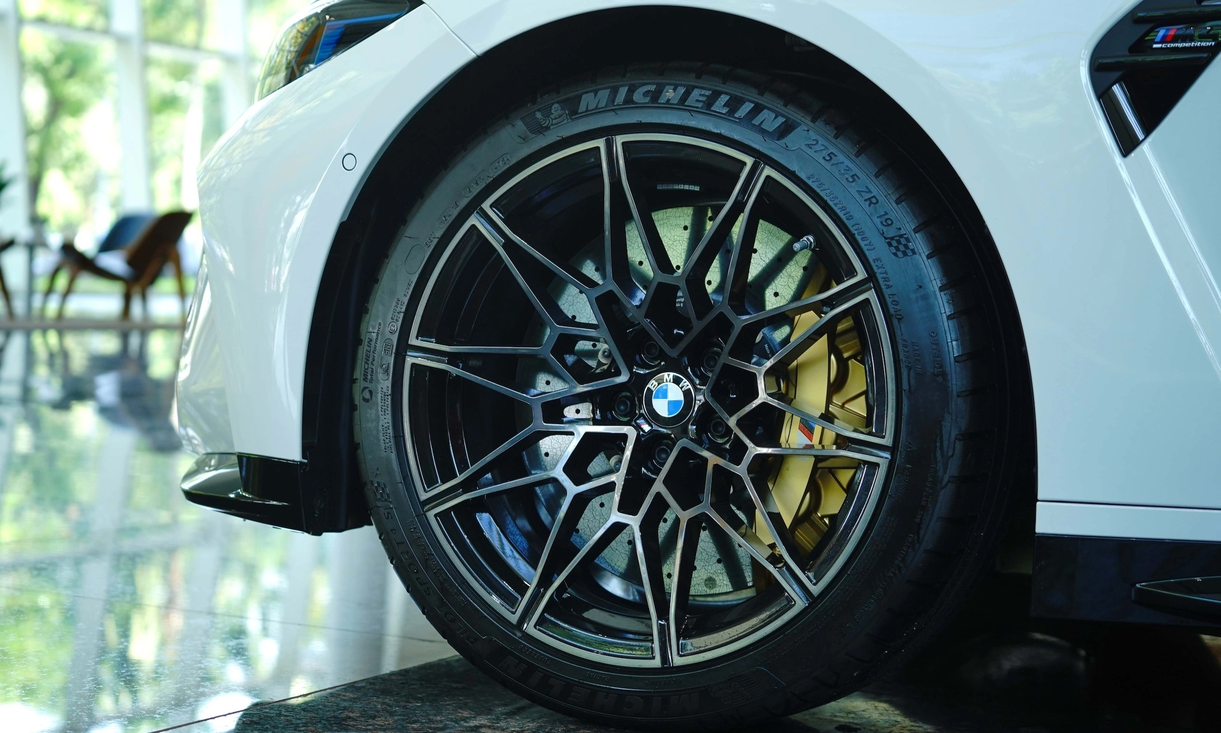 hình ảnh chi tiết BMW M4 Competition 2025 ngoại thất