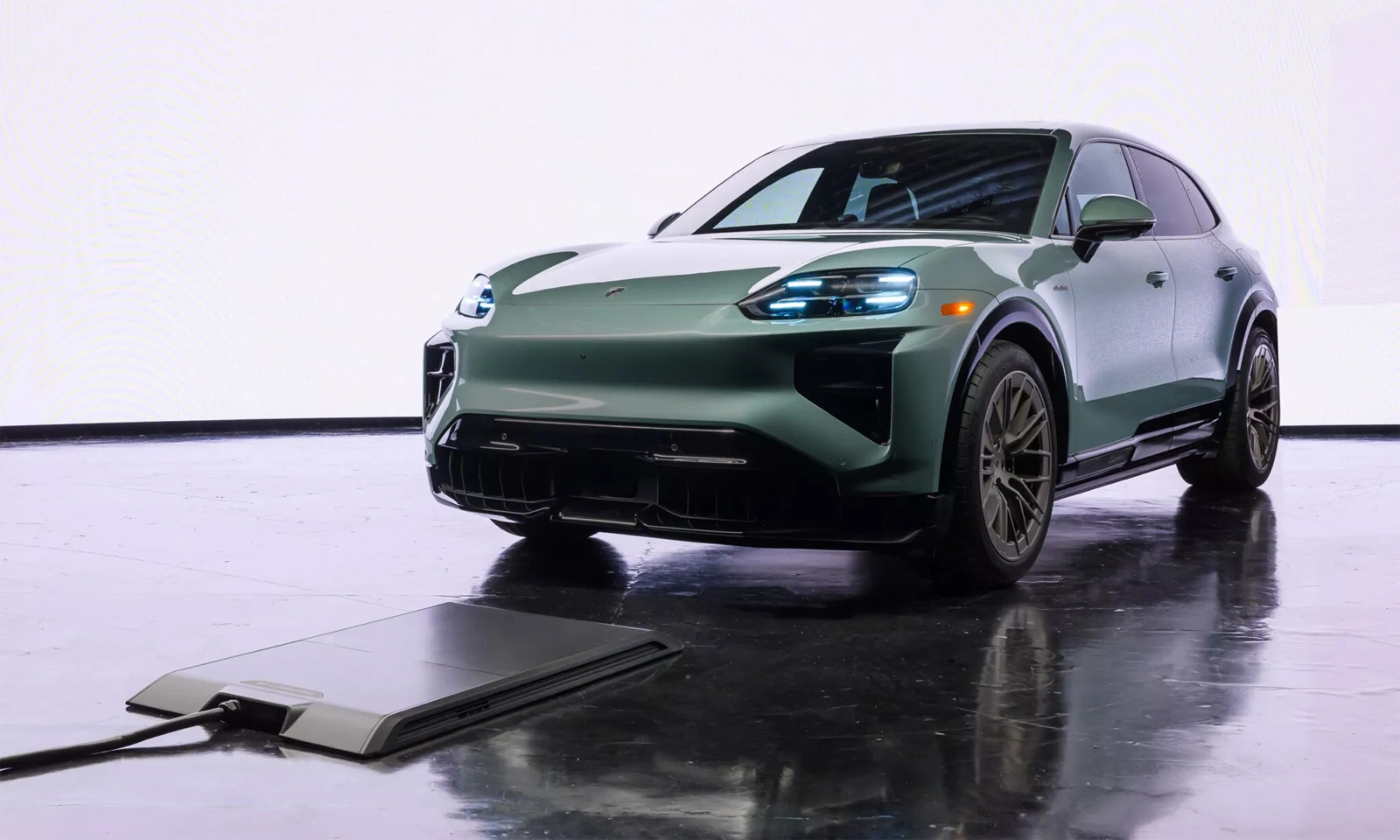 Giá bán Porsche Cayenne EV 2026