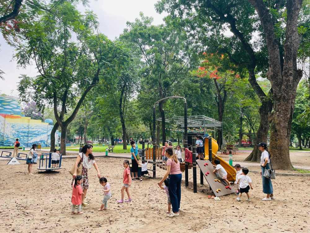 Hoạt động vui chơi trẻ em tại công viên Thống Nhất