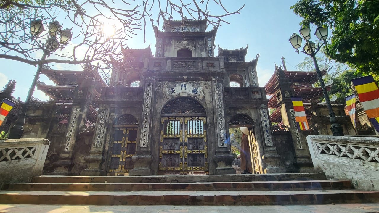VĂN KHẤN CẦU DUYÊN CHÙA HƯƠNG