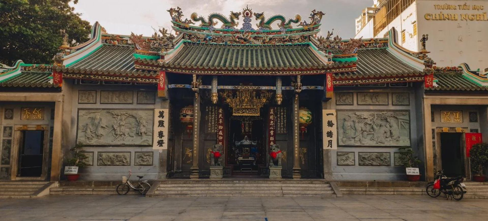 Nghĩa An Hội Quán - Cầu tình duyên bền vững