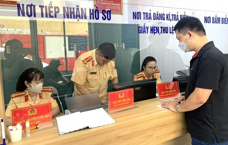 Lệ Phí Đăng Ký Xe Máy, Ô Tô Tại TP.HCM 2026 Là Bao Nhiêu? Cập Nhật Mới Nhất