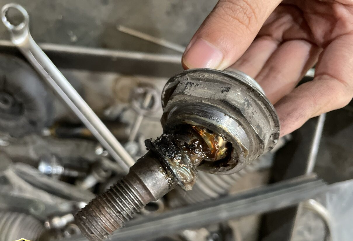 Tiếng ồn lạ phát ra từ gầm xe