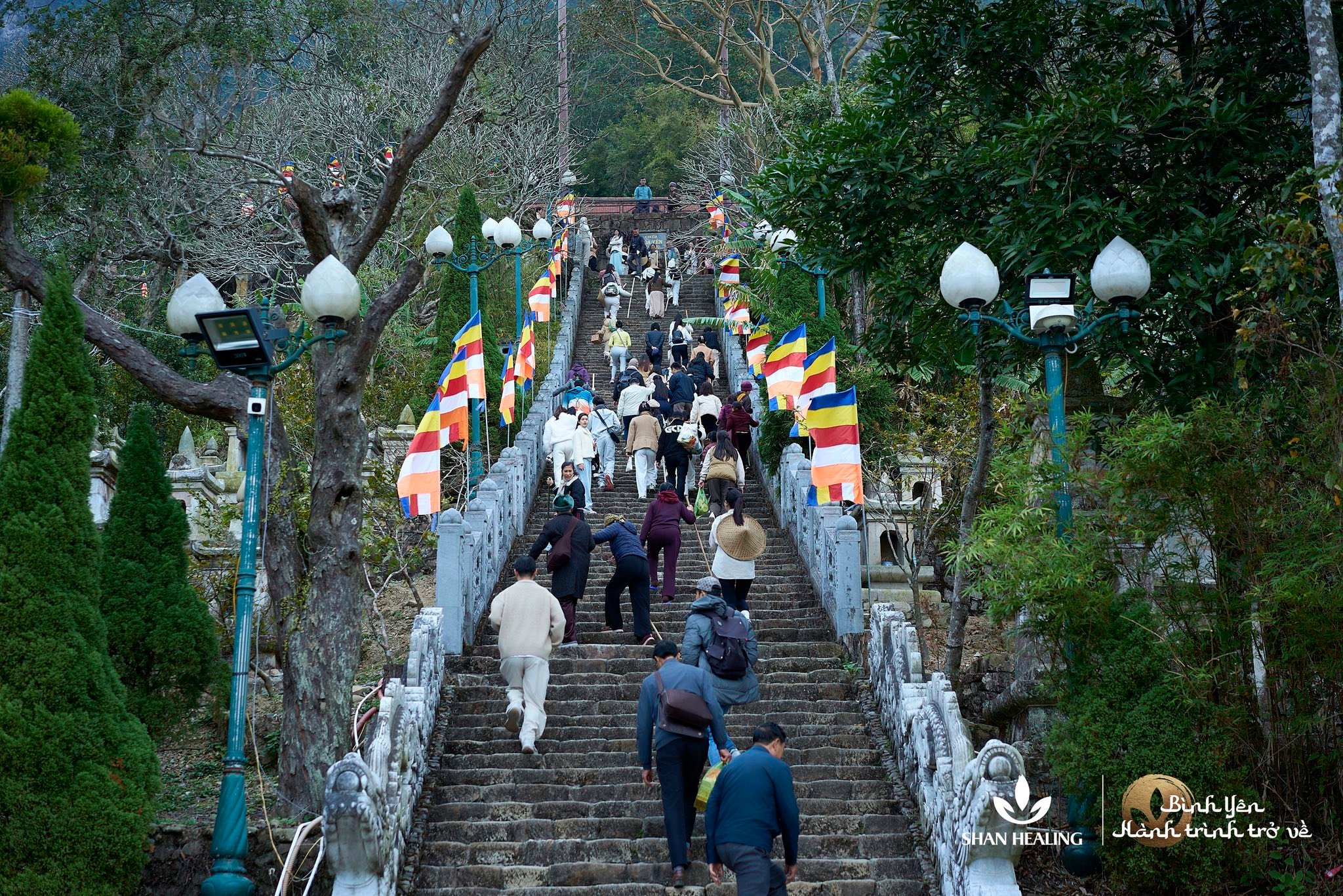 Đi Yên Tử Nên Mặc Gì? Quy Định Trang Phục 2026