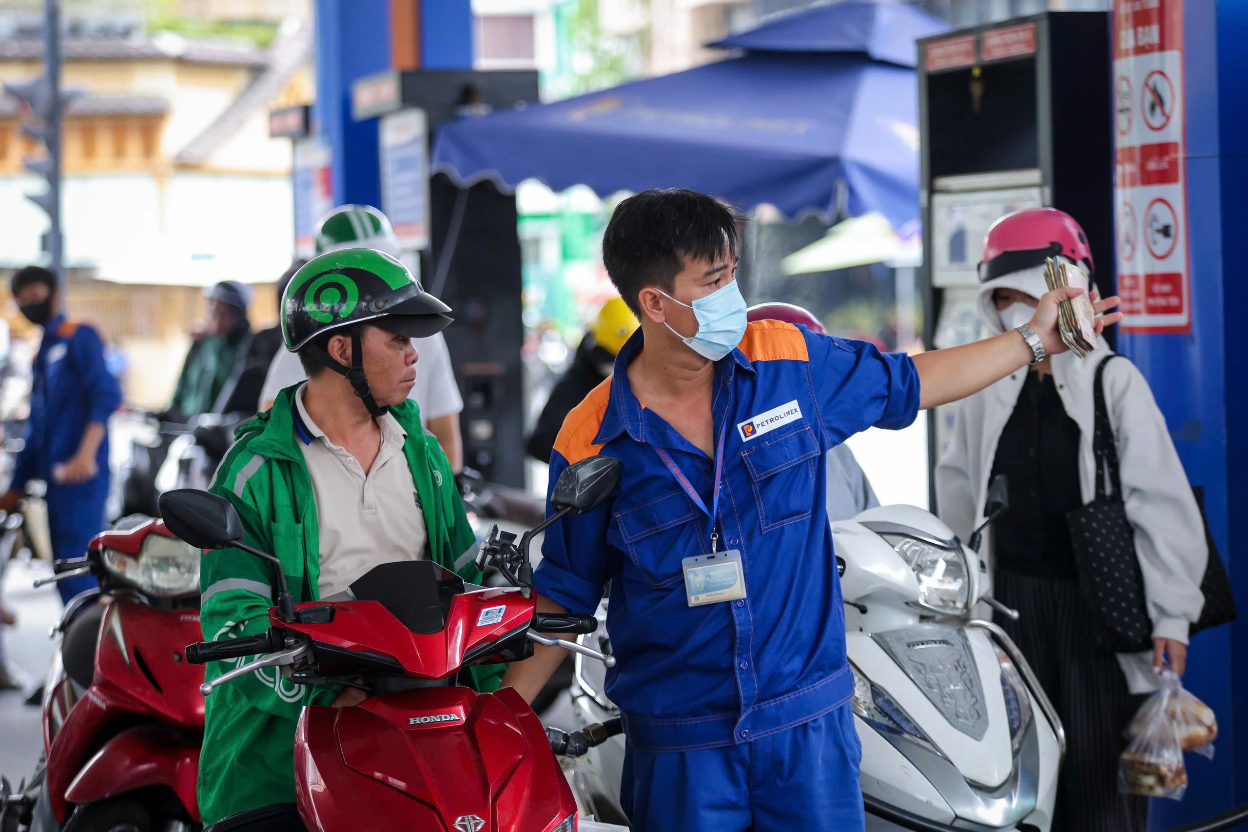 Giá xăng dầu trong nước giảm sâu