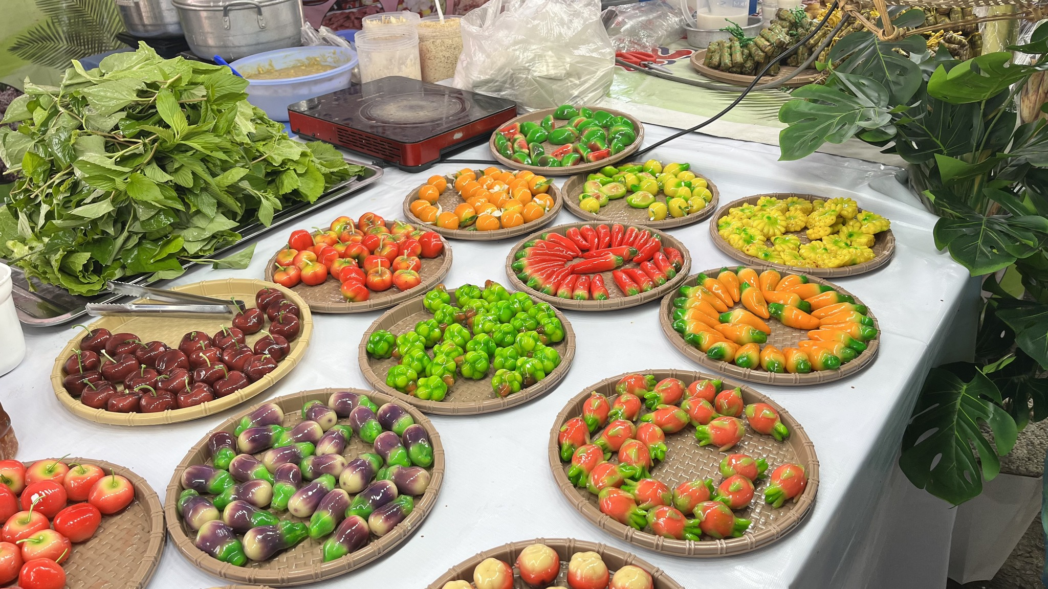 Đa dạng các loại bánh truyền thống tại Lễ hội bánh dân gian Cần Thơ.