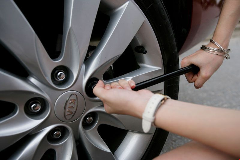Hướng Dẫn Các Bước Thay Lốp Dự Phòng Ô Tô Chuẩn Kỹ Thuật