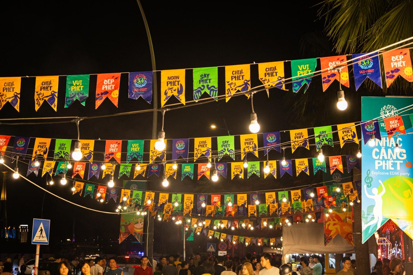 Tổ Hợp Giải Trí Đêm VUI-Fest Hạ Long Ở Đâu? Có Gì Chơi? Giá Vé, Giờ Mở Cửa Cập Nhật 2026