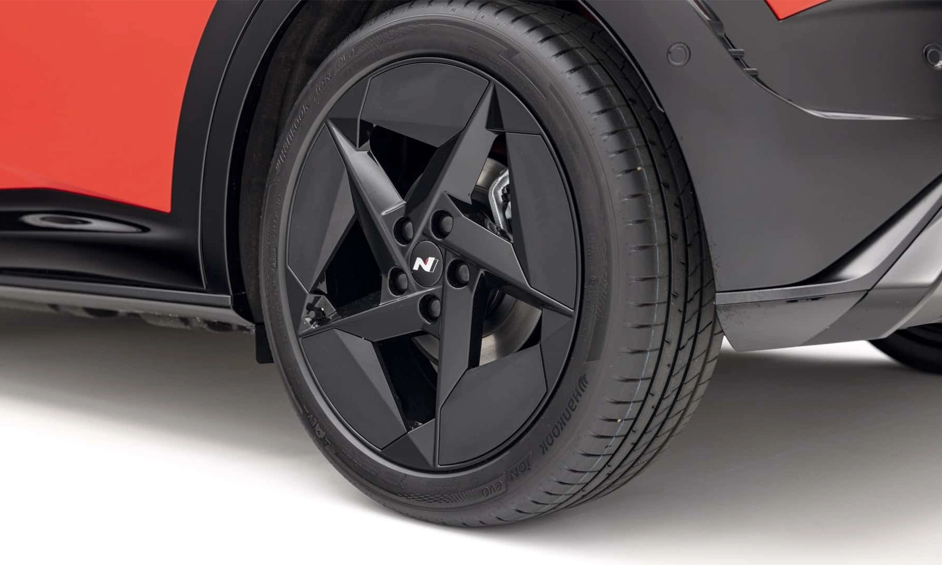  Thiết kế ngoại thất Hyundai Ioniq 3 với la-zăng khí động học giúp tăng phạm vi hoạt động