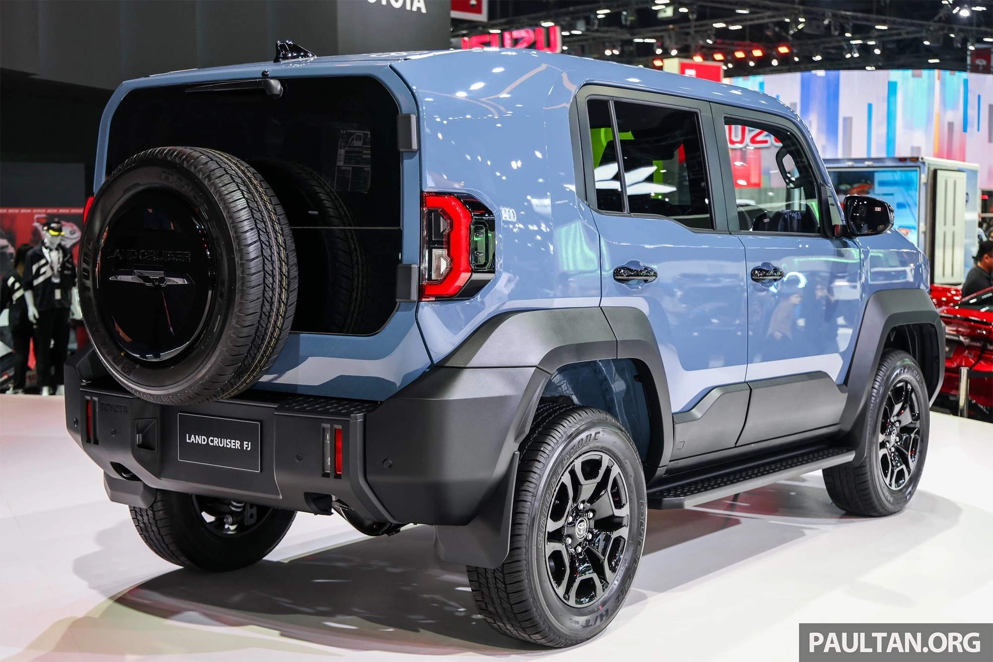 Ngoại thất vuông vức của Toyota Land Cruiser FJ 2026