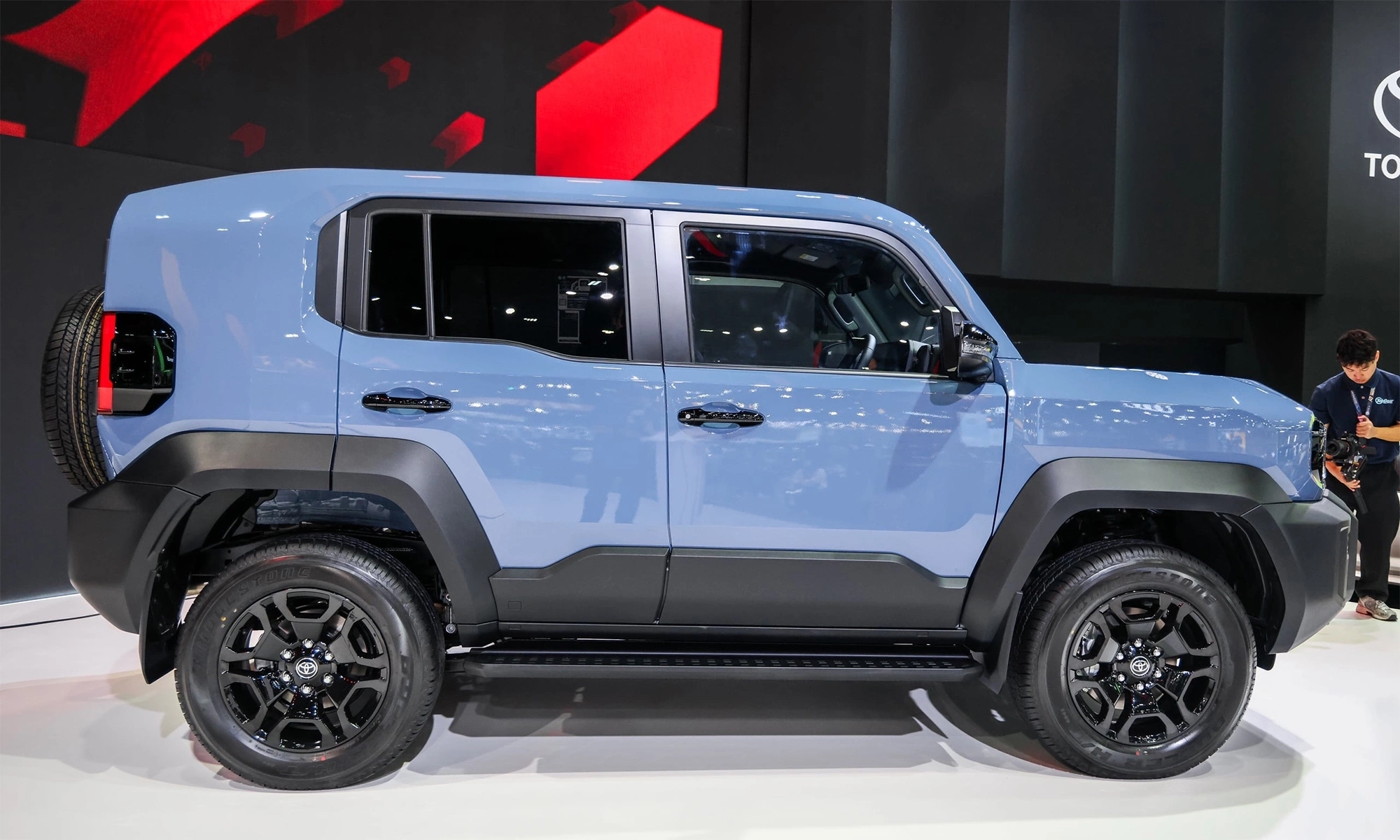 Ngoại thất vuông vức của Toyota Land Cruiser FJ 2026