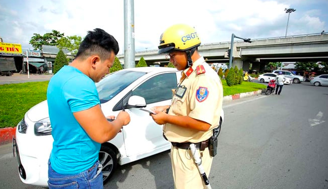 Kể từ 2025, mang đầy đủ 4 loại giấy tờ này khi lái xe không lo bị CSGT phạt post image