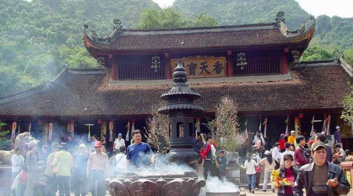 Lễ Hội Chùa Hương 2025: Được Tổ Chức Khi Nào Và Những Điều Cần Biết post image