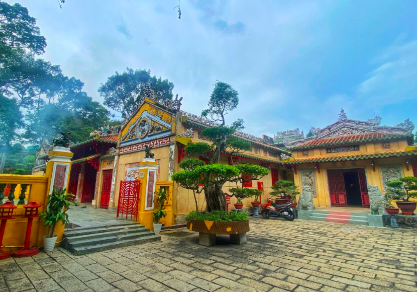 Trọn Bộ Hướng Dẫn Tham Quan Từ A–Z Lăng Ông Bà Chiểu: Địa Chỉ, Lịch Sử, Kiến Trúc, Quy Định, Lễ Hội & Kinh Nghiệm Tham Quan 2025 post image