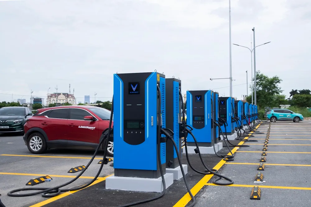 Trạm Sạc VinFast Lớn Nhất Hà Nội: V-Green Minh Khai Chính Thức Vận Hành post image