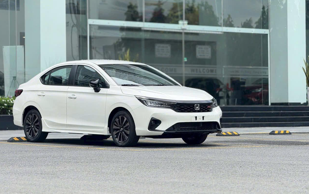 Xe 5 Chỗ Chở Được Bao Nhiêu Người, Có Tính Trẻ Em Không? Mức Phạt Chở Quá Số Người Mới Nhất 2025 post image